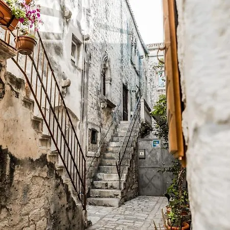 Apartment With Terrace And Sea View - Lucic Trogir