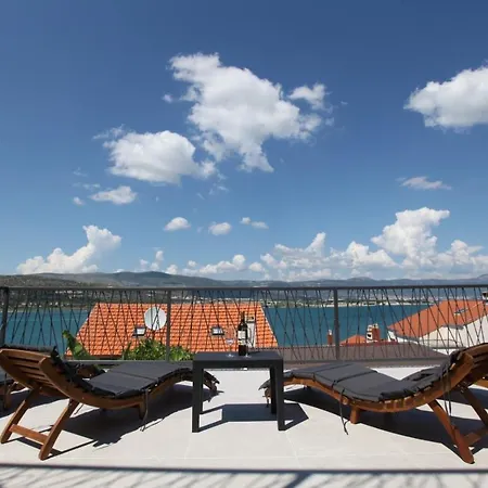With Terrace And Sea View - Lucic Apartment *