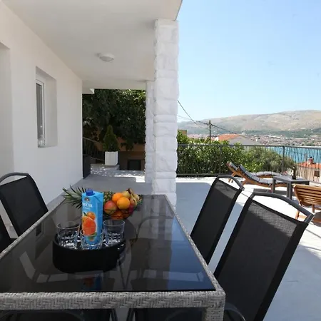 With Terrace And Sea View - Lucic Apartment *