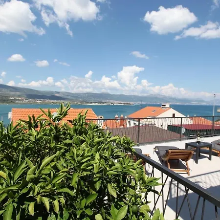 With Terrace And Sea View - Lucic Apartment *