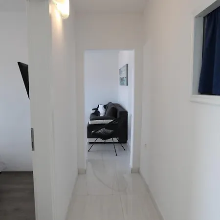 With Terrace And Sea View - Lucic Apartment