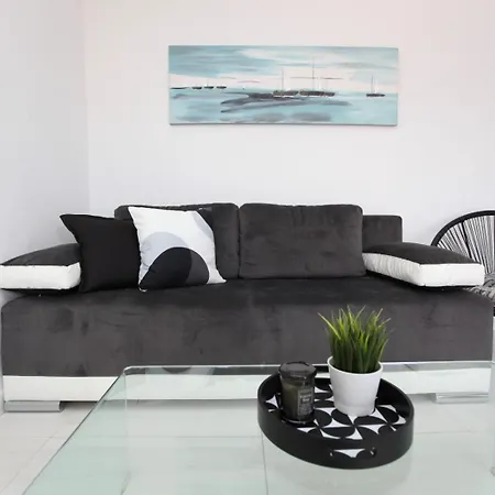 With Terrace And Sea View - Lucic Apartment