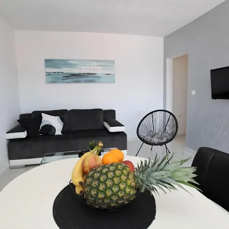 Apartment With Terrace And Sea View - Lucic Trogir